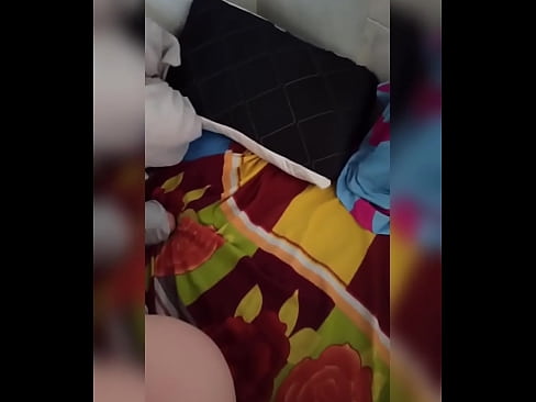 ❤️ Moja spolubývajúca zostáva doma sama, pretože jej manžel odchádza na dovolenku, a ja využijem príležitosť, aby som ju ošukal a naplnil jej zadok mliekom ️❌ Šukanie video na nás ❌️❤