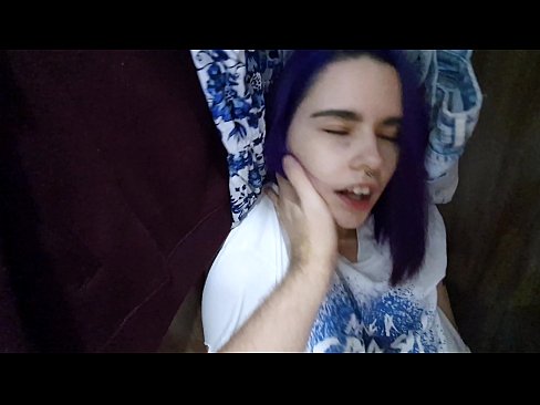 ❤️ Našiel som svoju sestru v skrini a pomohol som jej spraviť sa ️❌ Šukanie video na nás ❌️❤